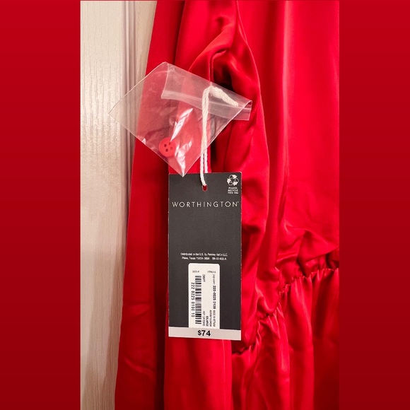 Red Dress - Picture 3 of 4